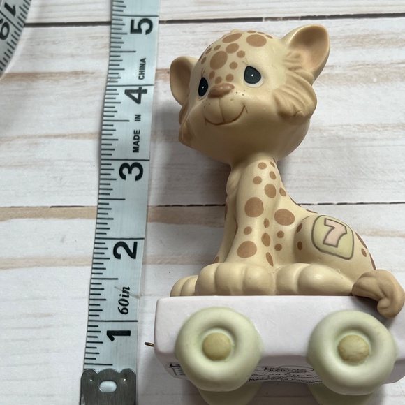 Precious Moments Birthday Train Age 7 "Wishing You Grr-Eatness" Figurine #142027 - Picture 8 of 8